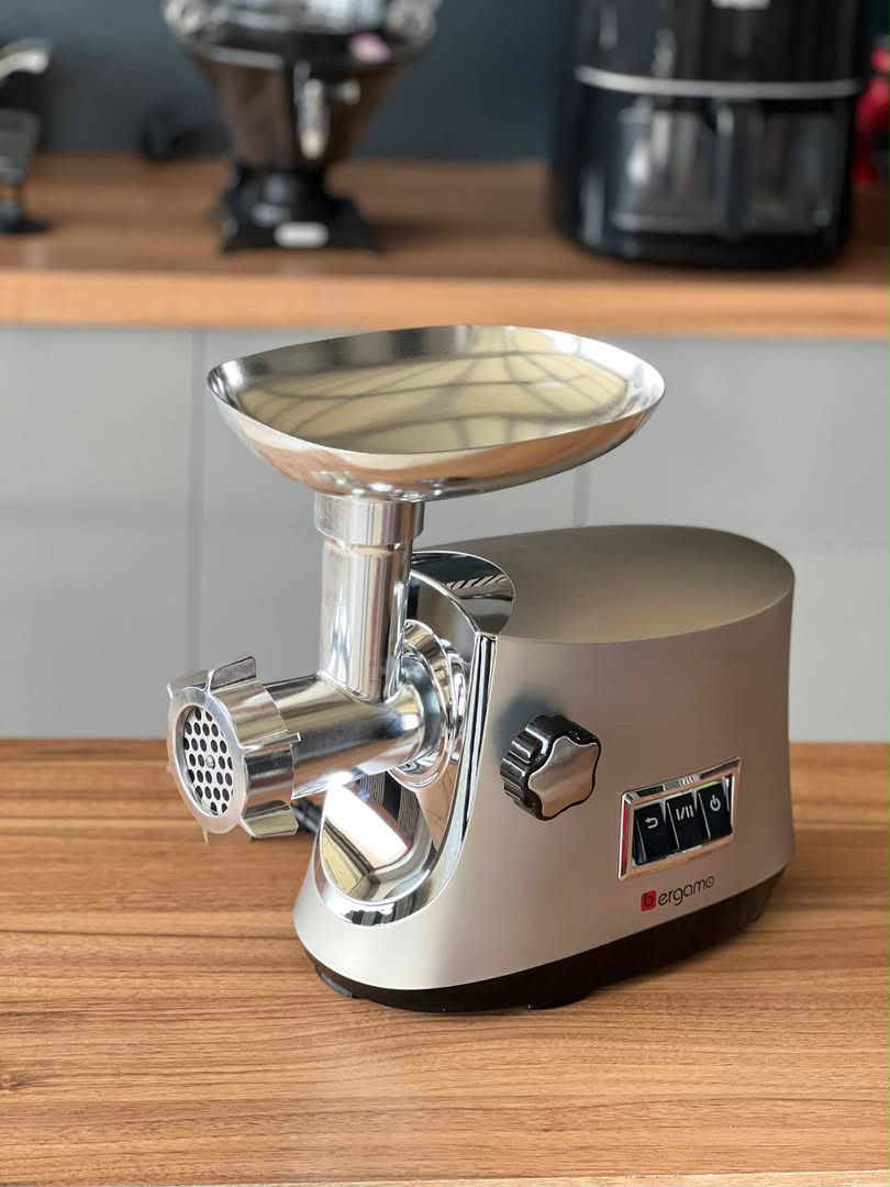 چرخ گوشت قدرتمند Bergamo BG-MG2626YCM